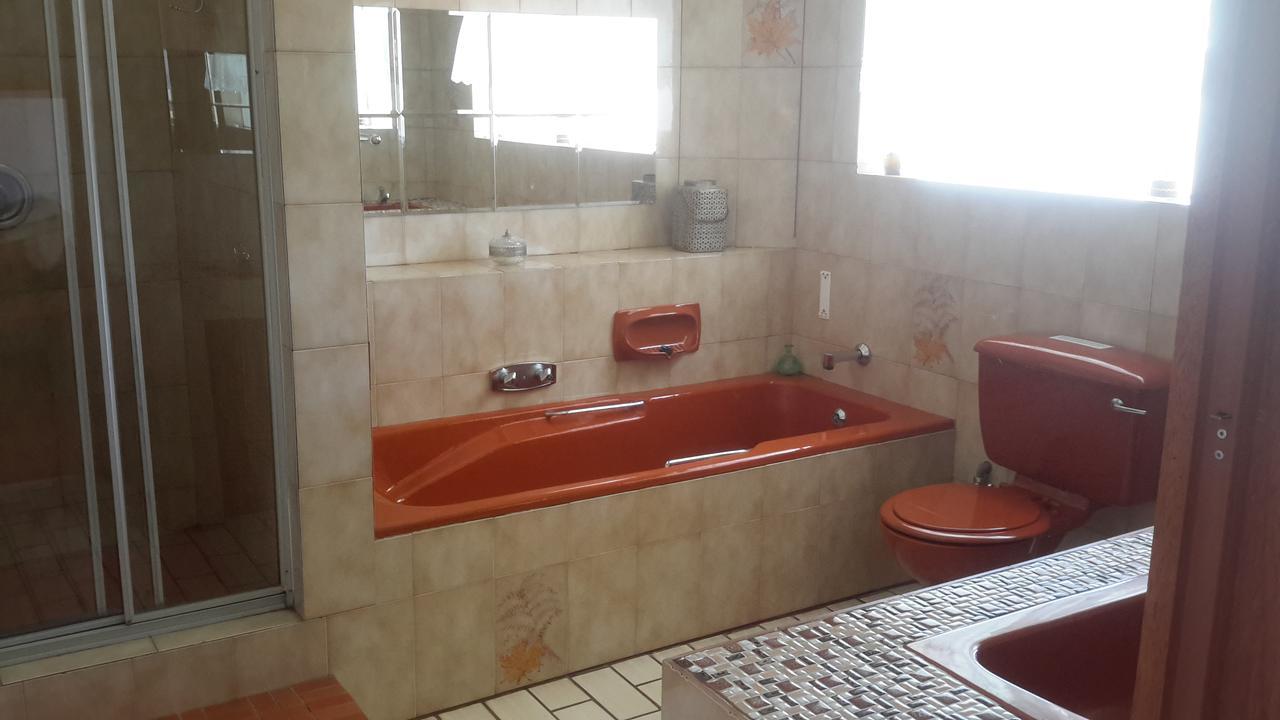 Chez Esme Guest House Roodepoort Exterior photo